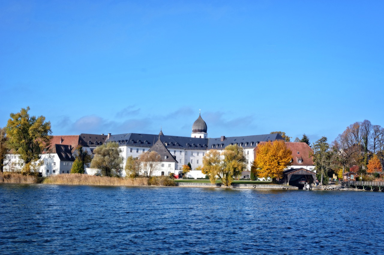 Herreninsel und Fraueninsel im Chiemsee erkunden Urlaub