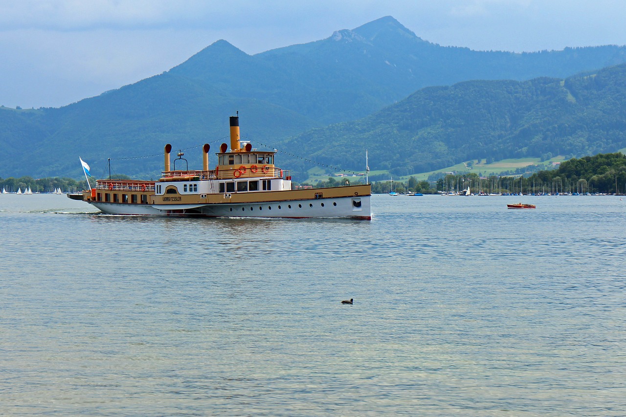 Chiemsee Schifffahrt mit dem historischen Raddampfer